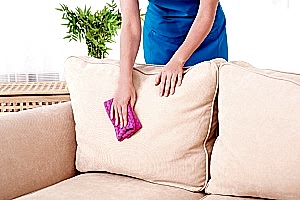 Как ухаживать за мягкой мебелью дома